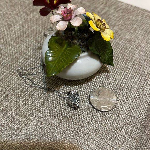 Vintage Sterling Silver charm Pendant. 925 Mark - Picture 10 of 10